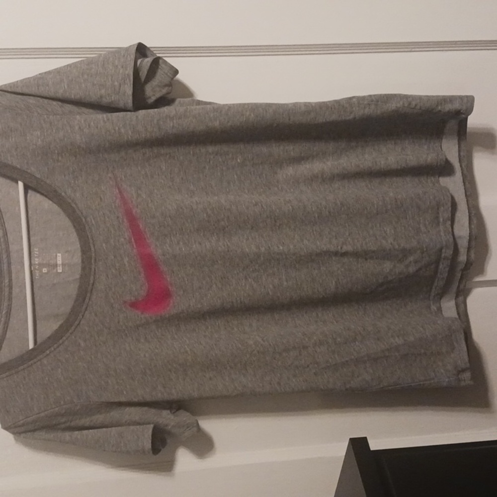 Nike Tee - Picture 2 of 3